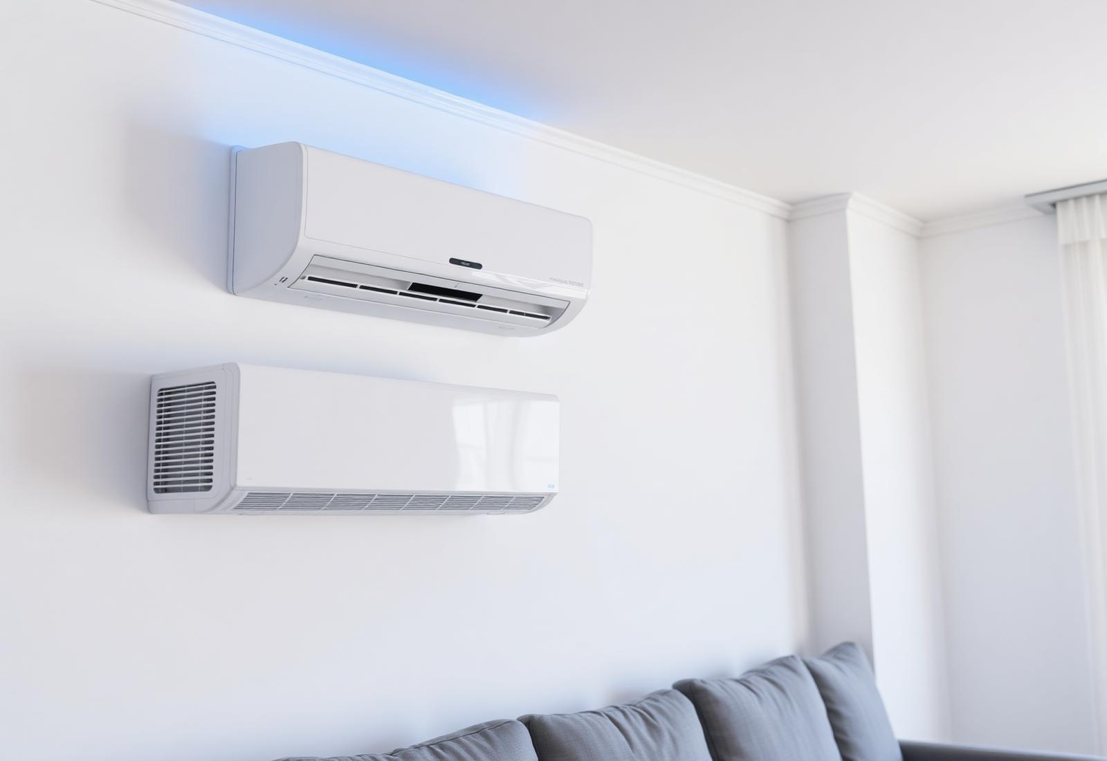 Equipo split instalado en living moderno